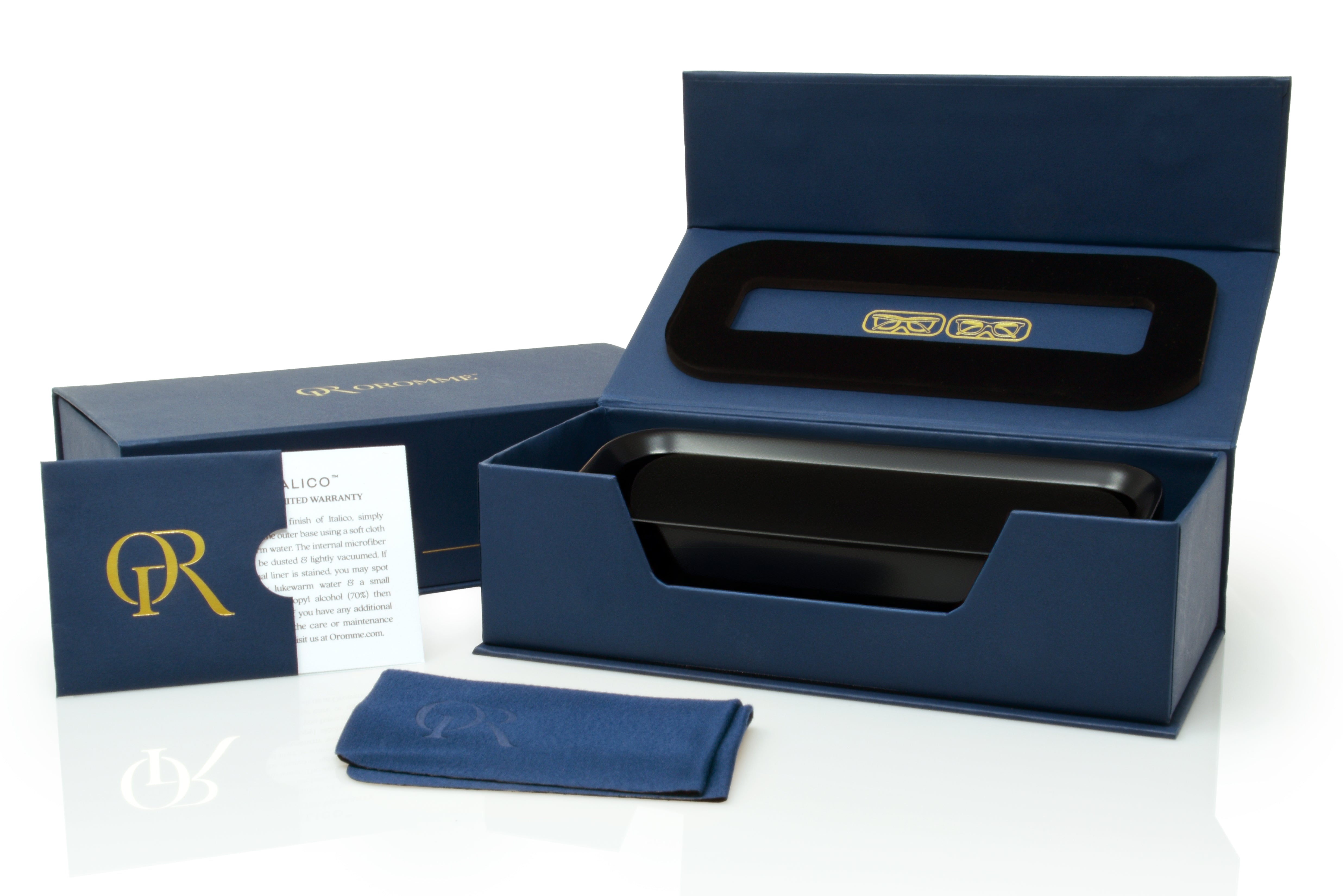 A photo of the gift packaging for the Italico Black Walnut Valet