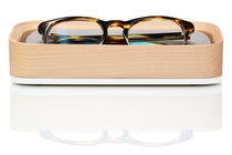 Front profile view of the Italico glasses valet (Maple and White).