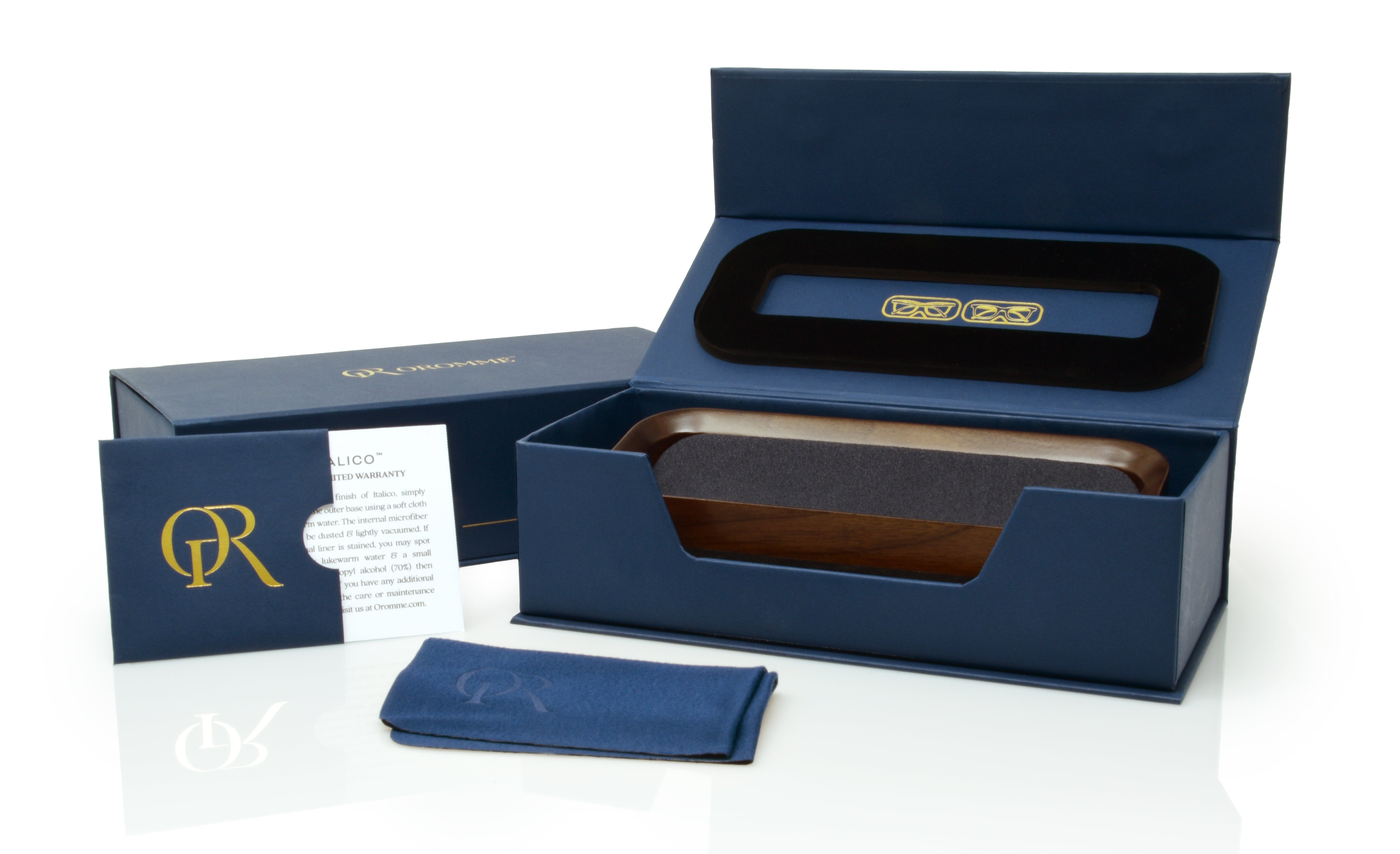 A photo of the gift packaging for the Italico valet
